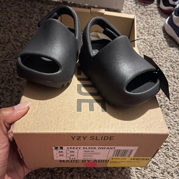 Yeezy Slides 4C - Brand New - Picture 2 of 2